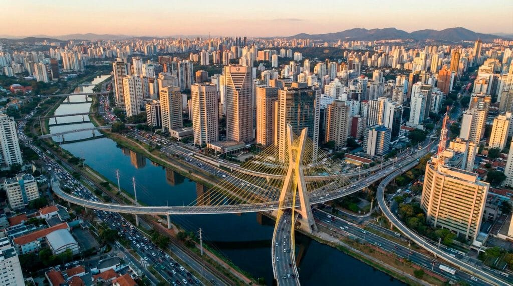 São Paulo despenca no ranking das maiores cidades do mundo em 2025: de 4º para 13º lugar; entenda as causas, impactos e projeções