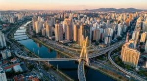 São Paulo despenca no ranking das maiores cidades do mundo em 2025: de 4º para 13º lugar; entenda as causas, impactos e projeções